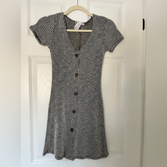 Black and white striped dress - Picture 1 of 1